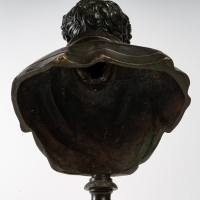 Buste en bronze sur base en marbre, milieu XIXème.