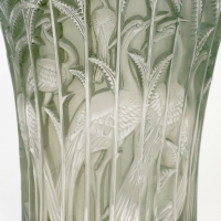 Vase &quot;Ibis&quot; verre blanc patiné vert de René LALIQUE