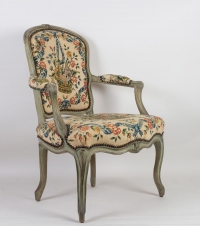 A Louis XV period (1724 - 1754) Pair of armchairs.