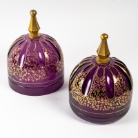 Paire de cloches violettes réhaussées d&#039;or, XIXème siècle