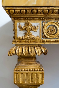 Exceptionnelle console à quatre pieds en bois sculpté et Doré, époque Louis XVI, Italie, Gênes