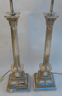 1950/70′ Paire De Lampes En Métal Argenté Style Renaissance Avec Chapiteaux Corinthien