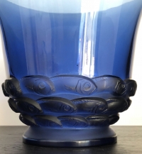 Vase &quot;Monaco&quot; verre bleu saphir de René LALIQUE