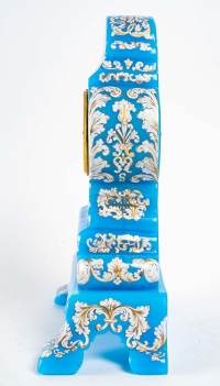 Pendulette en opaline bleu, XIXème siècle
