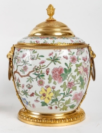 Paire de Pots à Gingembre en Porcelaine de Style Régence circa 1870