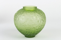 Paire de vases « Gui » verre vert absinthe et vert kaki de René LALIQUE