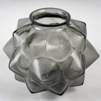 Vase « Champagne » verre gris de René LALIQUE