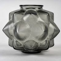 Vase « Champagne » verre gris de René LALIQUE