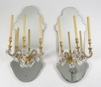 Paire d’appliques en miroir et fer doré et papilles de verre, 1950-1960