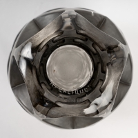Vase &quot;Montlhéry&quot; verre blanc patiné gris de René LALIQUE