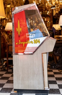 Juke Box Jupiter 104 des années 1960