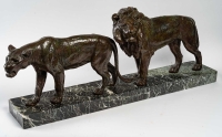 Bronze lion et lionne, marbre vert, début XXème siècle