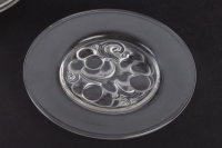 Service de 8 assiettes « Marienthal » cristal incolore de LALIQUE FRANCE d&#039;après un modèle de René LALIQUE
