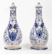 Paire de Vases couverts Delft Faïence XIXème siècle.