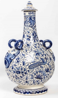 Paire de Vases couverts Delft Faïence XIXème siècle.