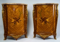 Paire d&#039;encoignures en marquetterie de bois de violette style Louis XV