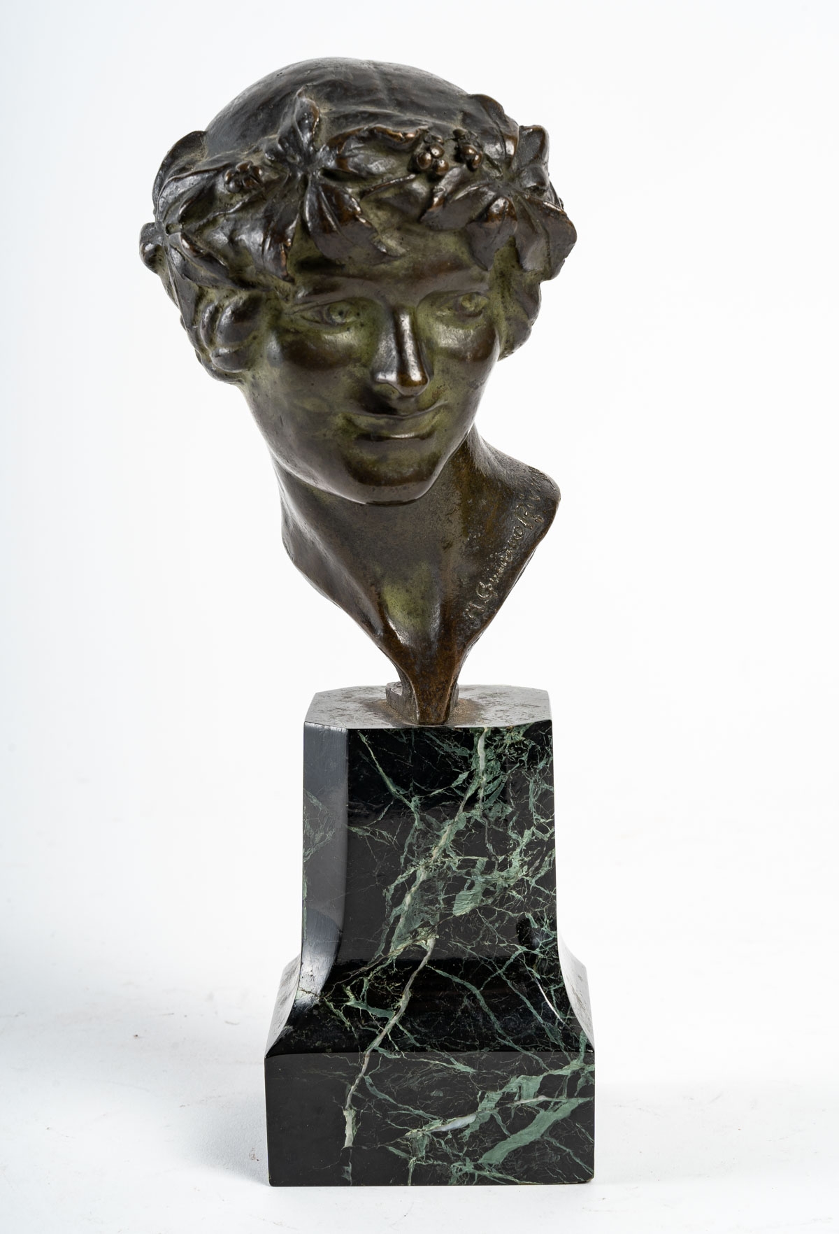 Statuette en bronze, femme sur un socle en marbre vert||||||||