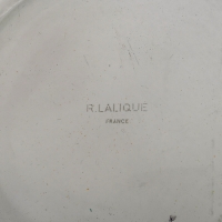 Coupe &quot;Perruches&quot; verre blanc patiné vert de René LALIQUE