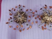 1970′ Paire de Plafonniers ou Appliques à Décor de Fleurs et Feuilles en Métal Doré Style Maison Baguès ou Banci Feuille