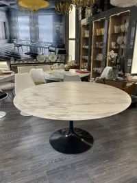 Eero Saarinen pour Knoll : Table Saarinen en marbre Calacatta Oro vernis mat- ronde 151 cm