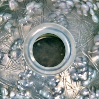 Vase &quot;Druide&quot; verre opalescent double couche patiné céladon de René LALIQUE