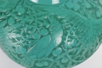 Vase &quot;Aras&quot; verre vert jade multicouches patiné gris de René LALIQUE