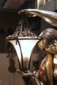 Maurice Guiraud-Rivière - Lampe Femme à la lanterne