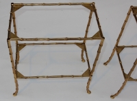 1950/70′ Paire de Tables en Bronze Doré à 2 Niveaux Maison Baguès Plateaux Miroirs Vieillis Oxydés