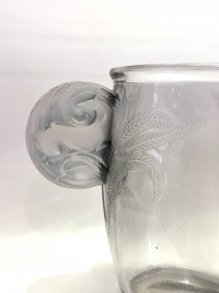 Vase « Yvelines » verre blanc patiné bleu de René LALIQUE