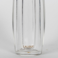 Flacon &quot;Carnettes Guêpes&quot; verre blanc patiné sépia de René LALIQUE