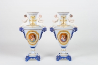 Deux Vases Paris 1860 en porcelaine et biscuit d&#039;après Boizot