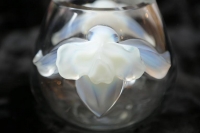Lalique France Vase &quot;orchidée&quot; opalescent