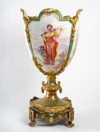 Vase en bronze en forme de coupe évasée sur piédouche de Bellanger, circa 1900