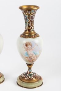 Paire de petits vases en porcelaine de Sèvres 19e siècle Napoléon III