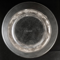 Vase &quot;Farandole&quot; verre blanc patiné sépia de René LALIQUE