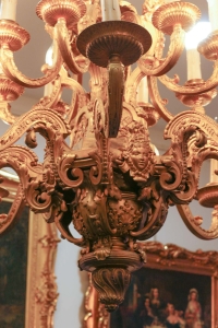 Un lustre en bronze doré de style louis XIV fin XIXème siècle