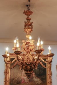 Un lustre en bronze doré de style louis XIV fin XIXème siècle