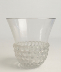 RENE LALIQUE (1860-1945) Vase «Graines&quot;