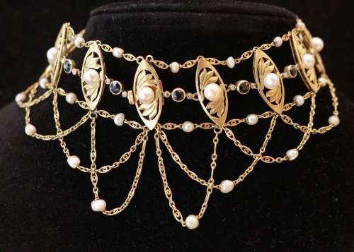 Collier ras de cou Art Nouveau or, perles et saphirs|||||