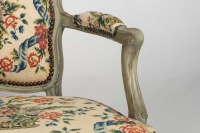 Paire de fauteuils cabriolets d&#039;époque Louis XV (1724 - 1774).