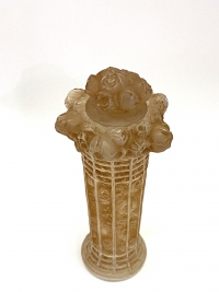 Flacon &quot;Panier de Roses&quot; verre blanc patiné sépia de René Lalique