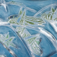 Vase &quot;Sauterelles&quot; verre blanc patiné d&#039;origine bleu et vert de René LALIQUE