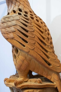 Extraordinaires sculptures représentant des  faucons