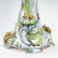 Vase en barbotine art nouveau, manufacture Ernst Wahliss Turn Vienne, début du XXe siècle.