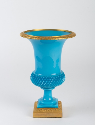 Vase Médicis en opaline bleu turquoise 19e siècle||||||||
