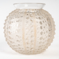 René Lalique (1860 -1945) : Ball vase &quot;Oursin&quot; model