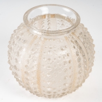 René Lalique (1860 -1945) : Vase boule modèle «Oursin»
