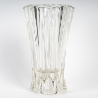 Vase en verre moulé des années 1950.