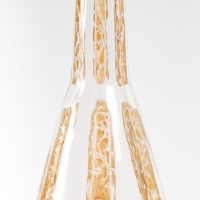 Carafe &quot;Six Figurines&quot; verre blanc patiné sépia de René LALIQUE