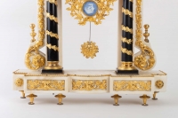 Pendule portique d&#039;époque Louis XVI (1774 - 1793)